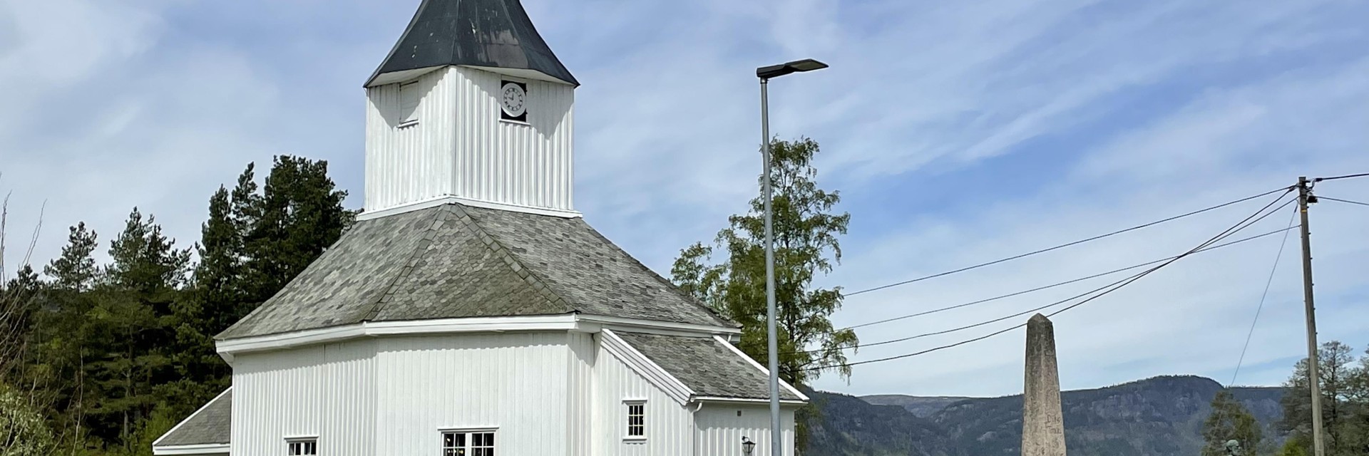 Årdal kyrkje og kyrkjegard