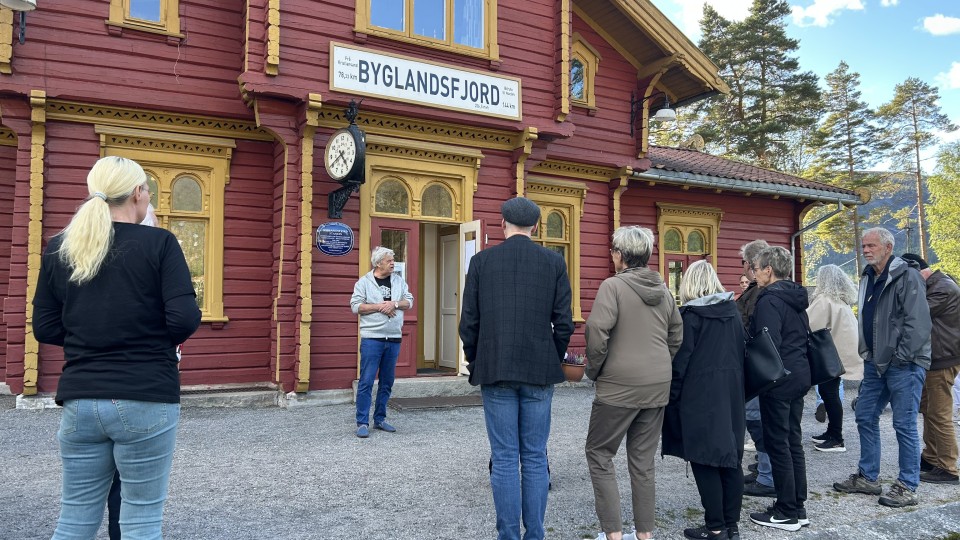 Lenkje til artikkel: Glimt frå Stasjonens Dag på Byglandsfjord stasjon